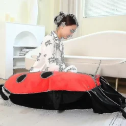 100 cm Bærbar Insekt Plyslegetøj Mariehøne Fyldt Pude Sjov Fest Cosplay Dukke Fyldt Blød Plys Sovende Pude Børnegaver - Perfekt 100cm