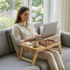 Bambus laptopstativ med justerbar højde og ventilation