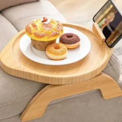Bambus Sofa Arm Tray Bord med Roterende Mobilholder, Stabil Sofa Armlæn, Klips-På Sofa Tray Bord til Brede Sofaer