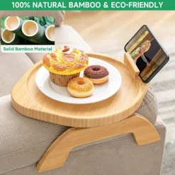 Bambus Sofa Arm Tray Bord med Roterende Mobilholder, Stabil Sofa Armlæn, Klips-På Sofa Tray Bord til Brede Sofaer