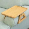 Bambus Sofa Armbakke Bord - Sofa Clip-On Caddy til Fjernbetjening, Drikkevarer & Snacks, Pladsbesparende 13.75x9.5 Tommer (Beige)