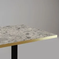 Barbord 60 x 60 cm - Rund terrazzo cepp model med messingkanter Grå