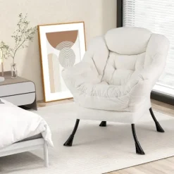 Beige lænestol med armlæn, sidelomme og fodstøtte