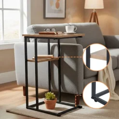 C-formet sidebord med 2 hylder til sofa og seng