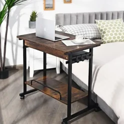 COSTWAY Gamerbord/Computerbord med hjul - 3 hylder og hovedtelefonholder - 80 x 50 x 75 CM Rustik Brun