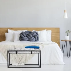 Elegant bænk med fløjlspolstring