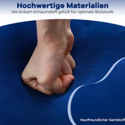 Fløjlsmøbelstol med tuftet ryg og træben, blå