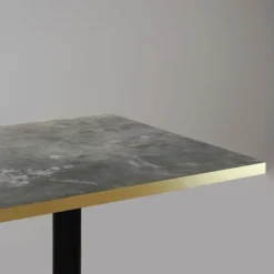 Højt bord 60 x 60 cm - Milan model metallisk sten med messingkanter Grå