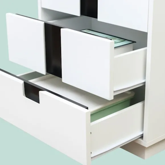 Hvid kommode – 4 rummelige skuffer, alsidig opbevaring