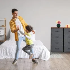 Kommode med 8 skuffer