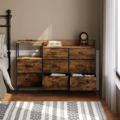 Rootz 8 skuffe bryst - kommode - opbevaringsenhed - vintage design - metalramme - øger opbevaring - 132 x 88 x 30 cm