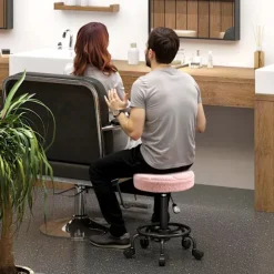 Rootz Højdejusterbar pink rullestol - Roterende skammel - Arbejdsstol - 360° drejelig base - Luksuriøs komfort - Ø50 x 50-66 cm