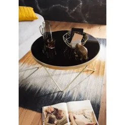 Rootz Retro sofabord - Filigran bordben - Stilfuldt centerbord - V-formede ben - Moderne farveskema - Gyldent stel - Plade af hærdet glas - 39 cm x 82 | Fyndiq