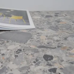 Rundt bord Ø 80 cm - model Bazila terrazzo cepp Grå