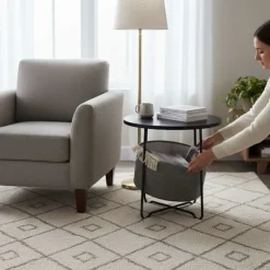 Rundt sidebord med opbevaringskurv, metalstel