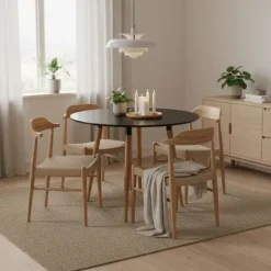 Rundt spisebord med bambusben – Plads til 4