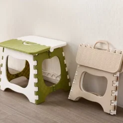 Sammenklappelig skammel, stærk og skridsikker, robust og holdbar, pladsbesparende og nem at bære, velegnet til voksne og børn - Rosa L