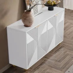 Skænk med 4 formede døre & kugleben, justerbare indvendige hylder & metalhåndtag, elegant White