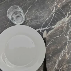 Ståbord - Rom bistro Marmor med åre - 60x60 cm - Højde 110 cm - Fod i thermolakeret støbejern Svart